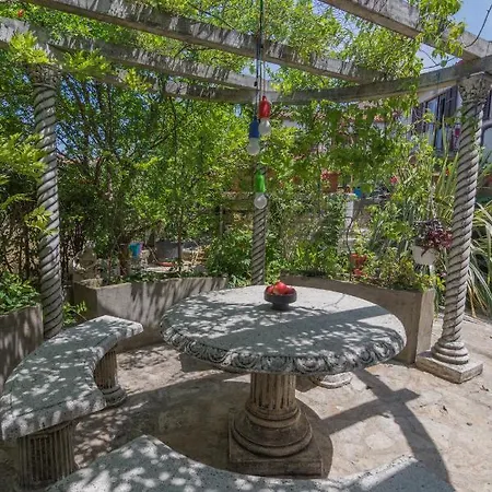 Apartment Secret Garden Porec