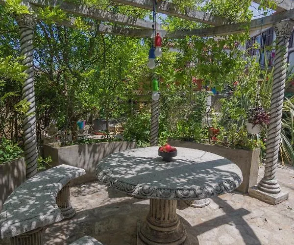 Διαμέρισμα Secret Garden Πόρετς